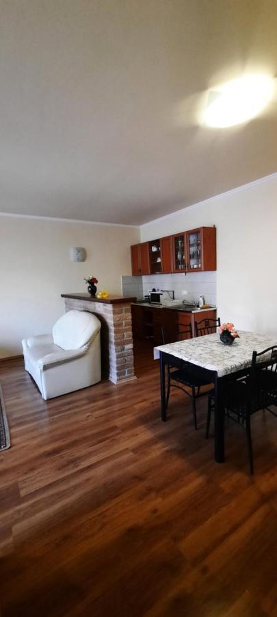 Bastya Apartmanhaz Sarvar Ngoại thất bức ảnh