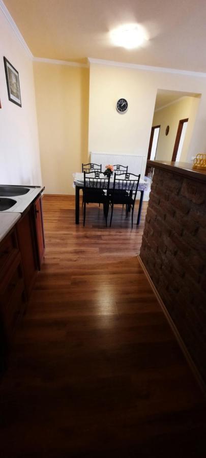 Bastya Apartmanhaz Sarvar Ngoại thất bức ảnh