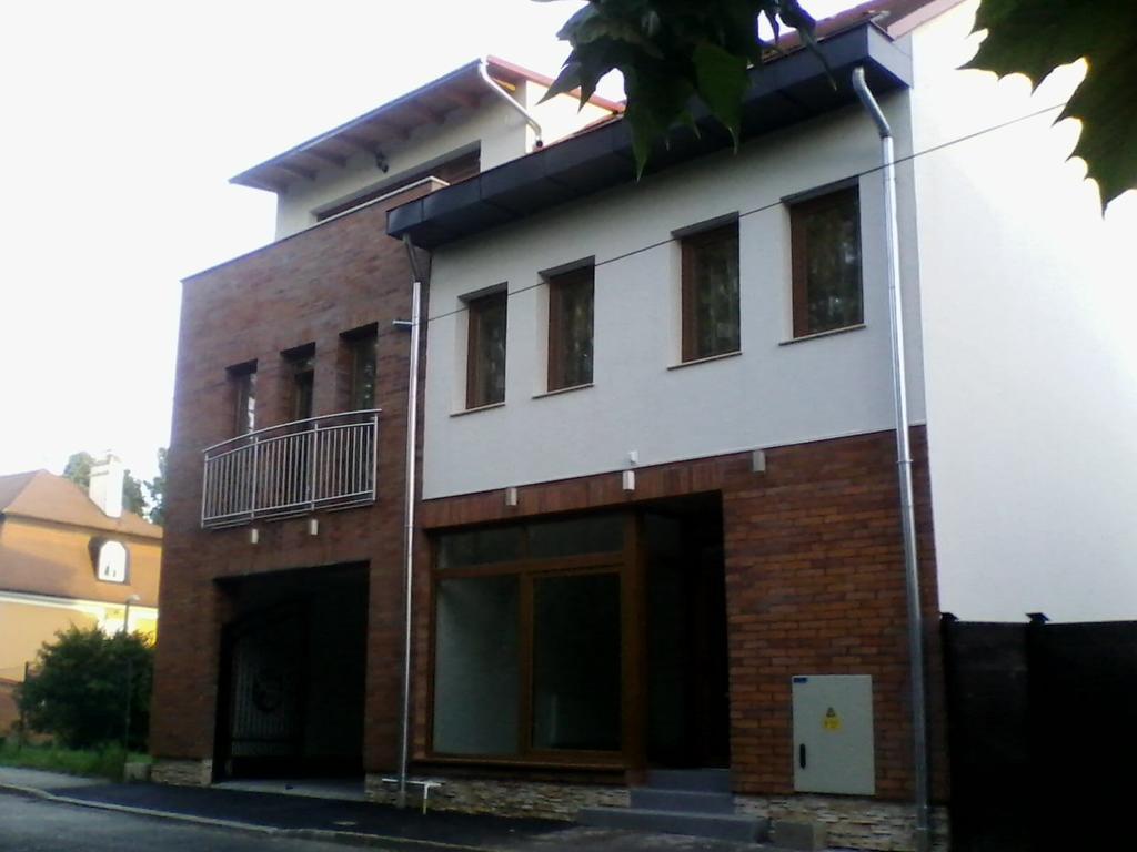 Bastya Apartmanhaz Sarvar Ngoại thất bức ảnh