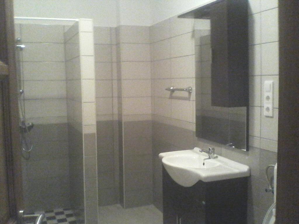 Bastya Apartmanhaz Sarvar Phòng bức ảnh