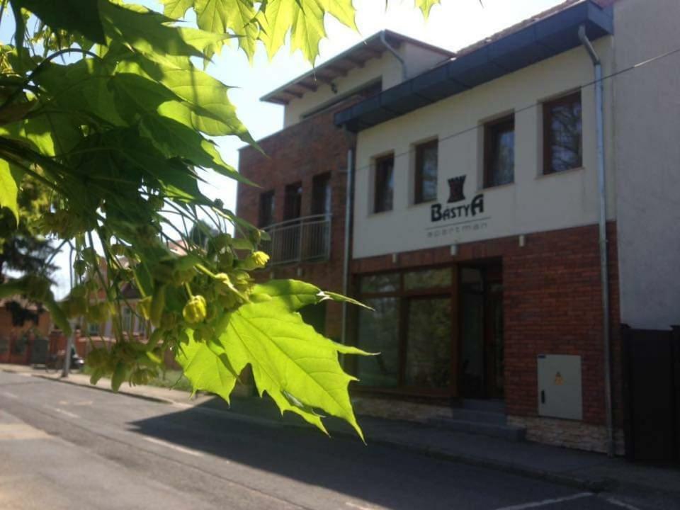 Bastya Apartmanhaz Sarvar Ngoại thất bức ảnh